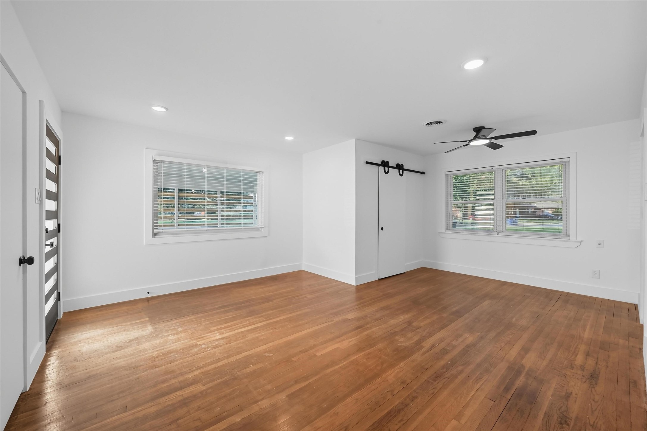 2251 Hartline Drive Dallas TX 75228