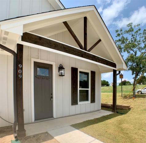 909 Switzer Street Granbury TX 76048