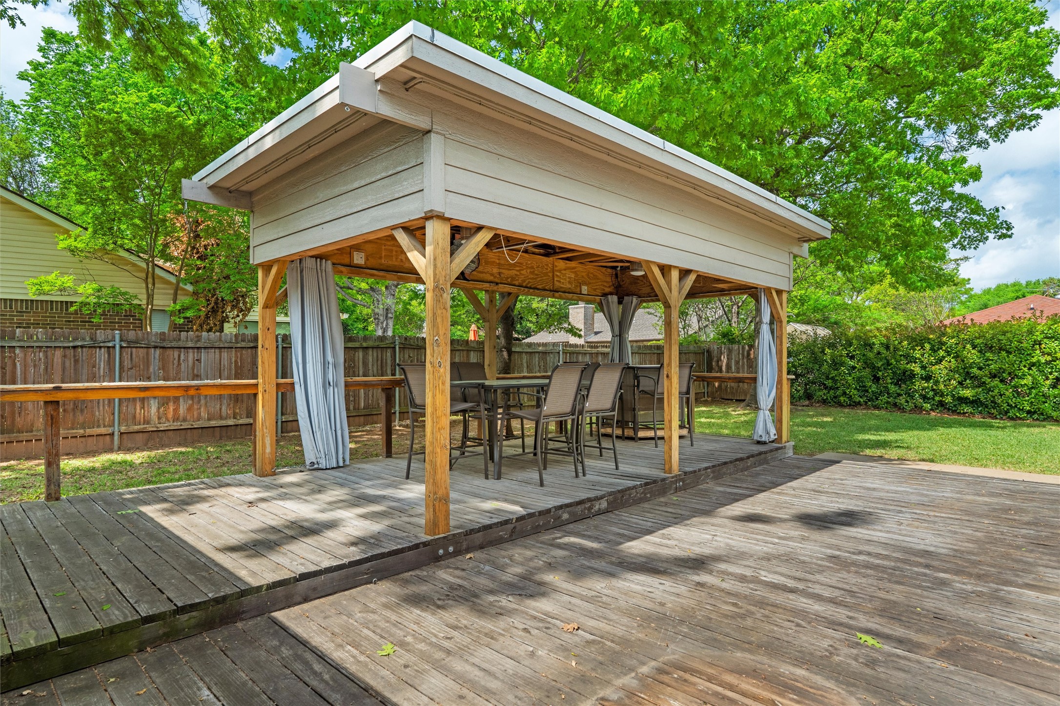 711 Hinsdale Drive Arlington TX 76006