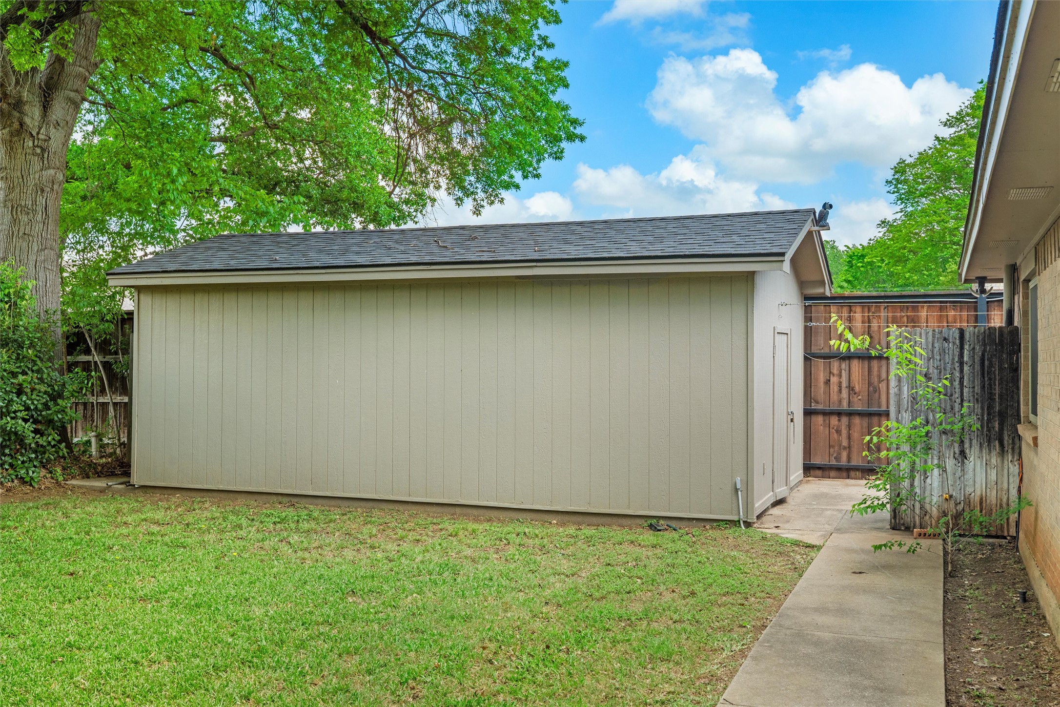711 Hinsdale Drive Arlington TX 76006