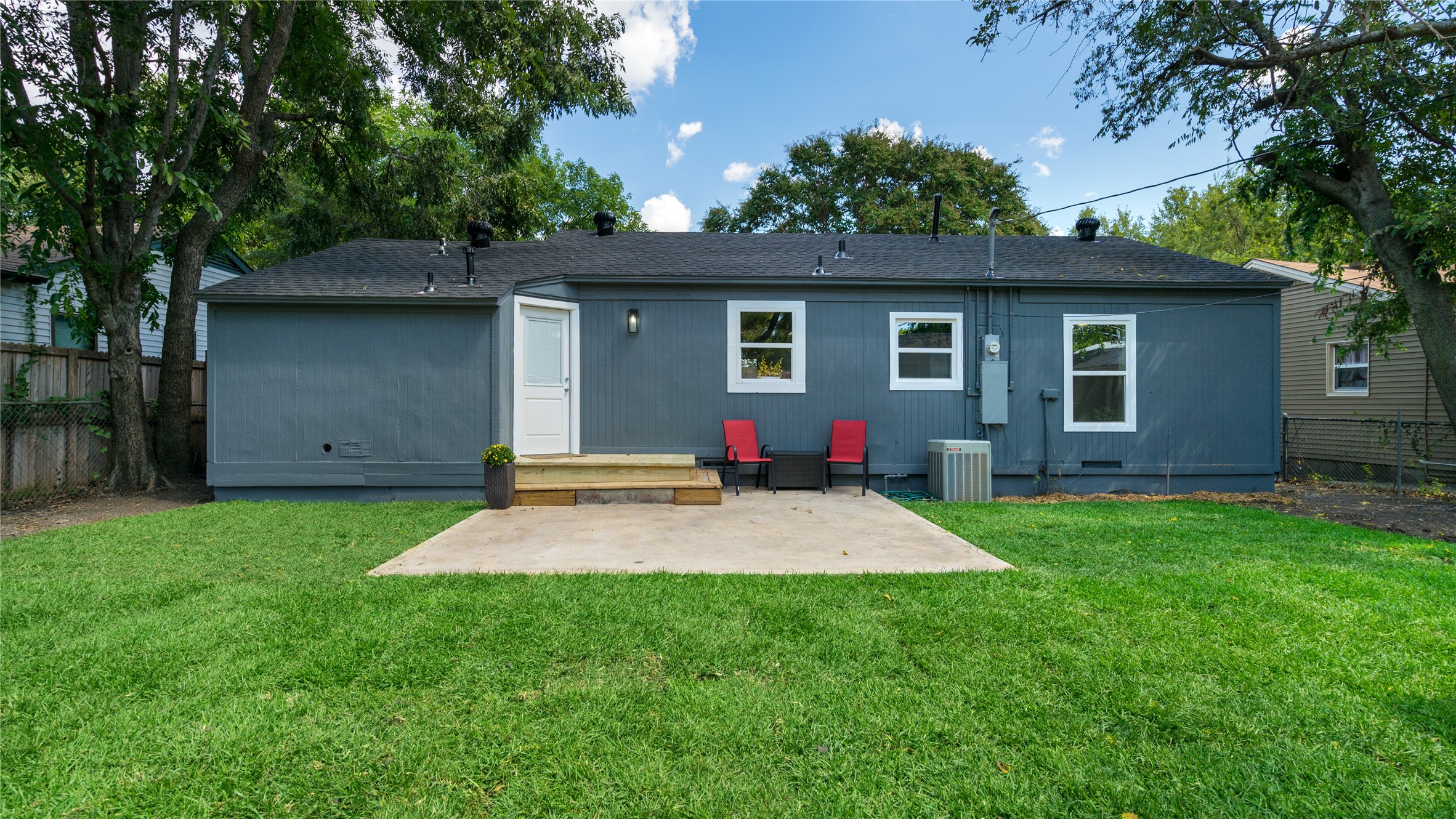 10523 Newcombe Drive Dallas TX 75228