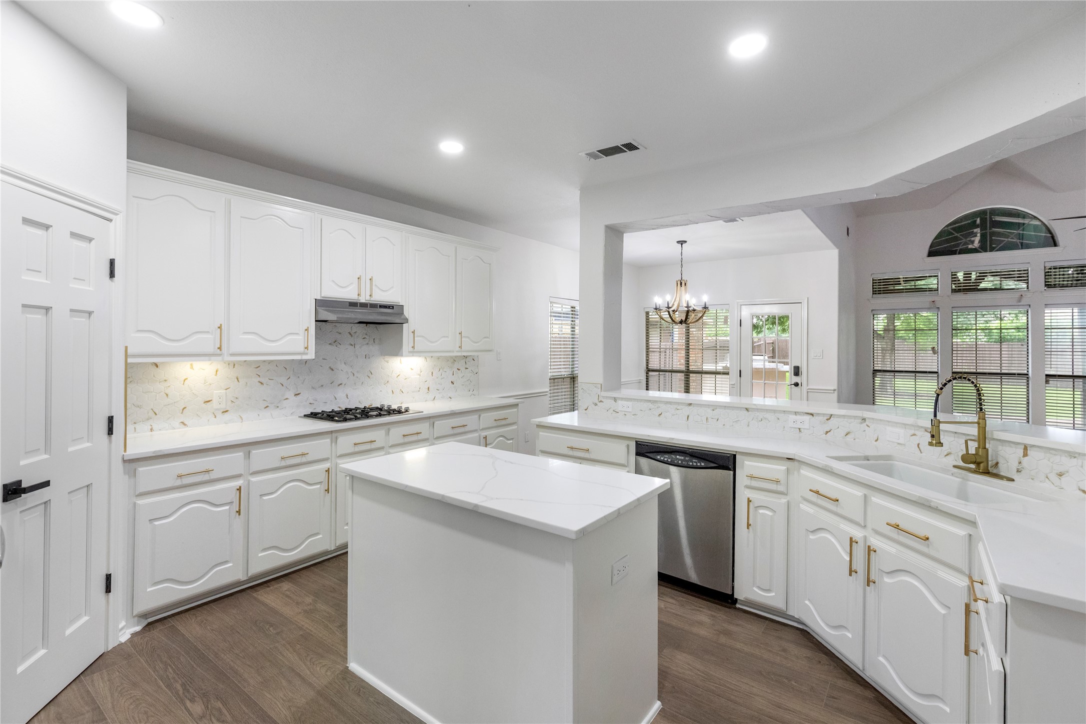 907 Greenfield Court Kennedale TX 76060
