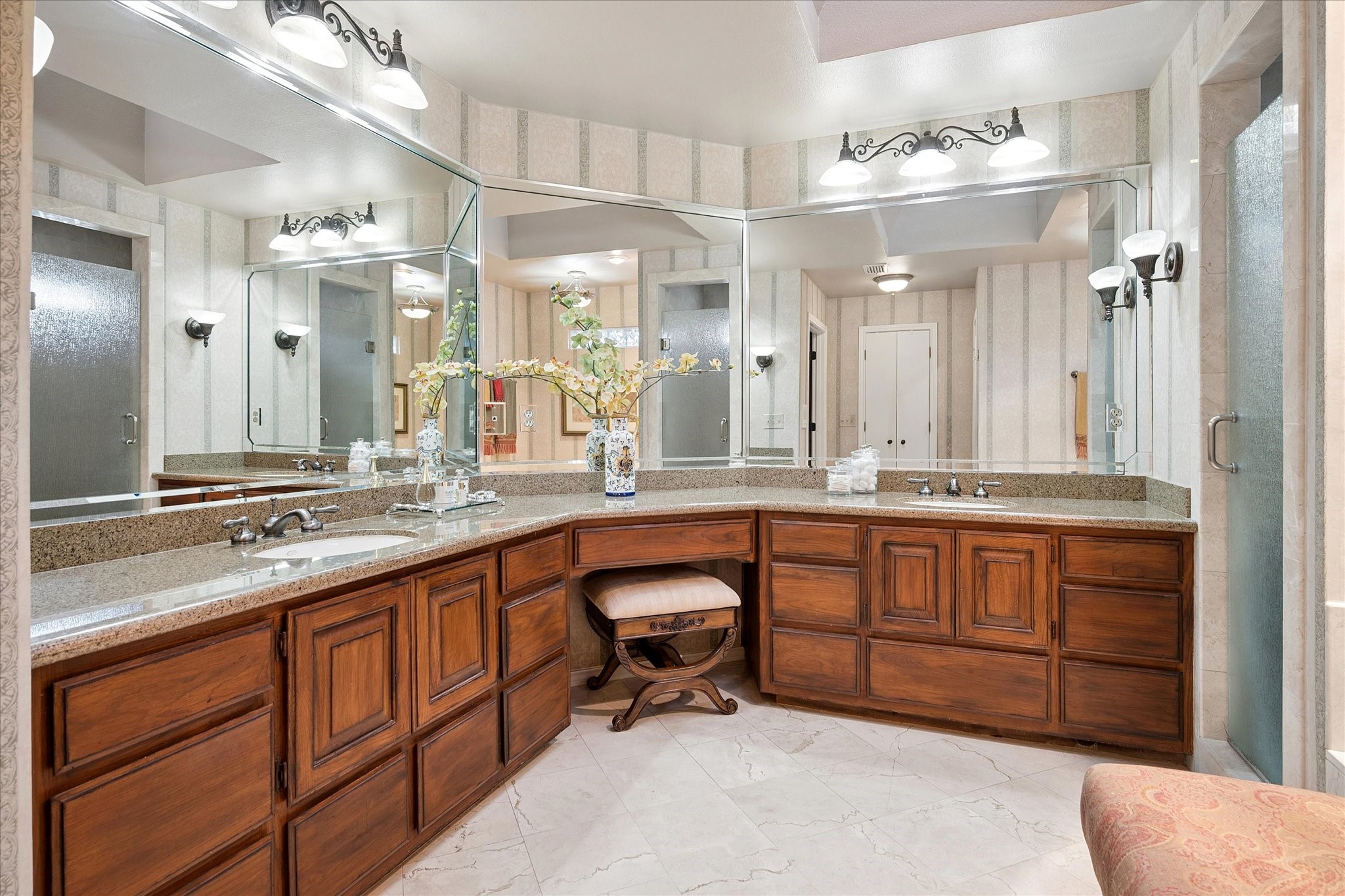 2448 Clearspring Drive N Irving TX 75063
