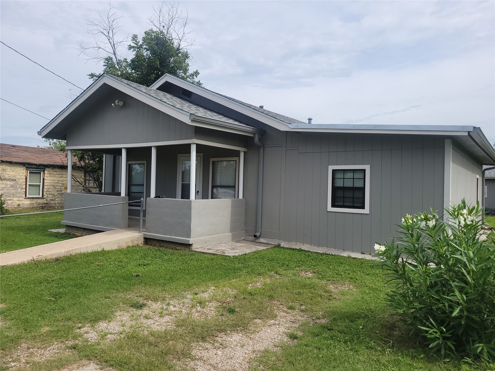 1009 W Mesquite Street Coleman TX 76834