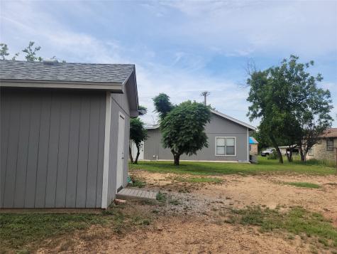 1009 W Mesquite Street Coleman TX 76834