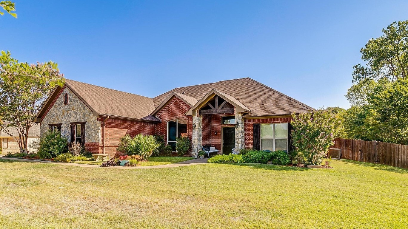 2505 Trail Tree Court Burleson TX 76028