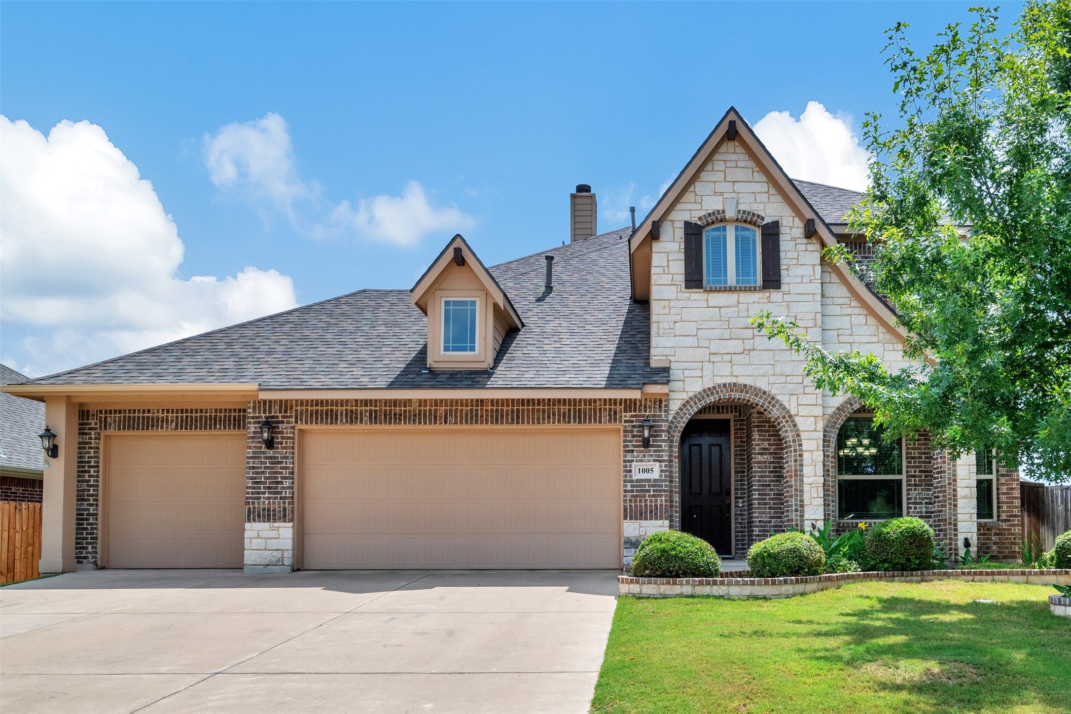 1005 Cliveden Boulevard Burleson TX 76028
