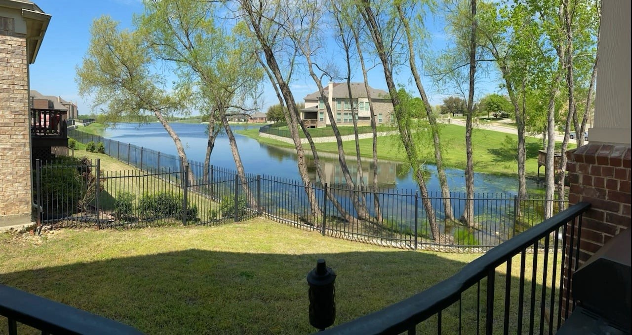 2805 Fountain View Boulevard Cedar Hill TX 75104