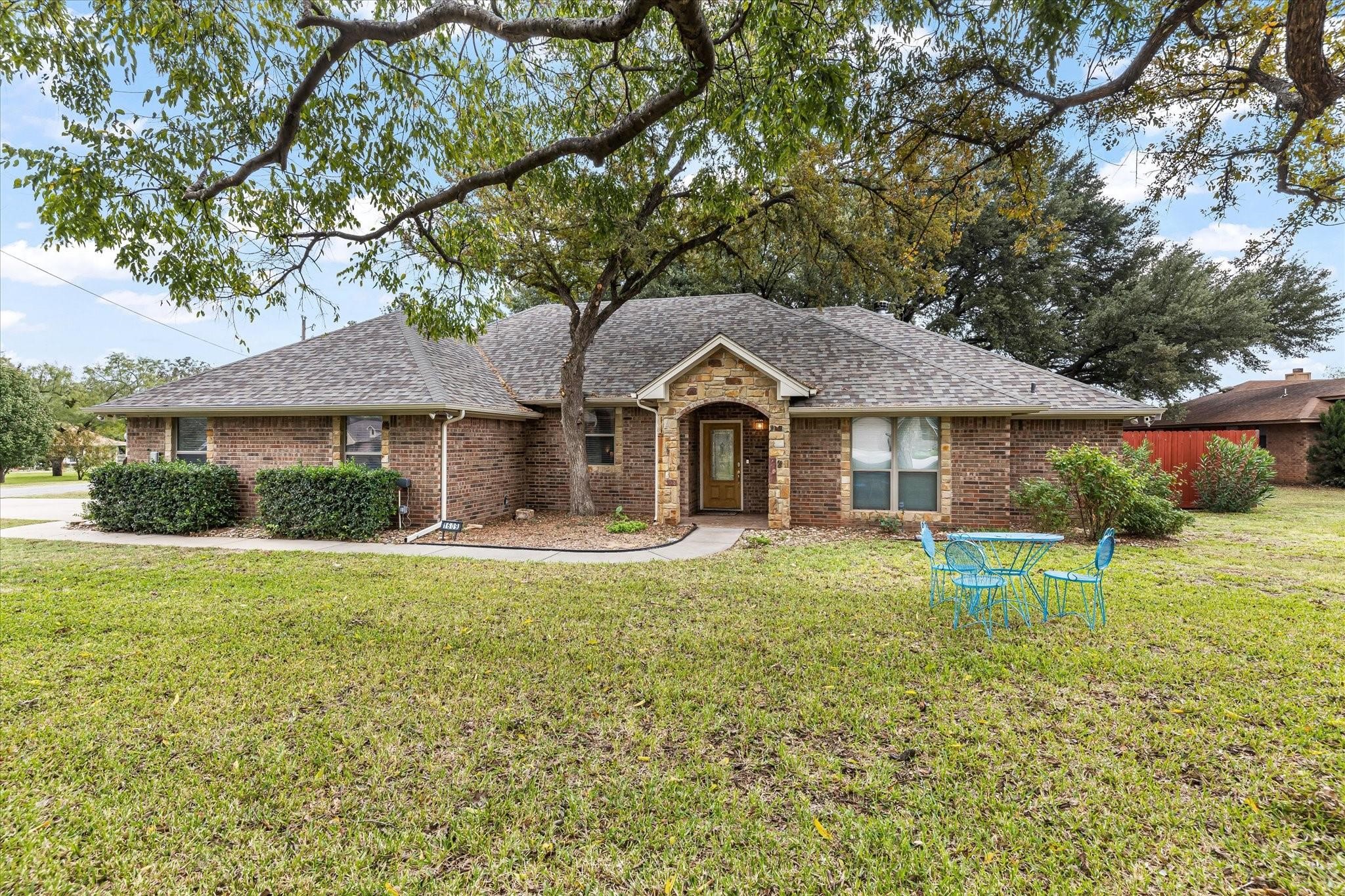 1609 Cheyenne Trail Granbury TX 76048