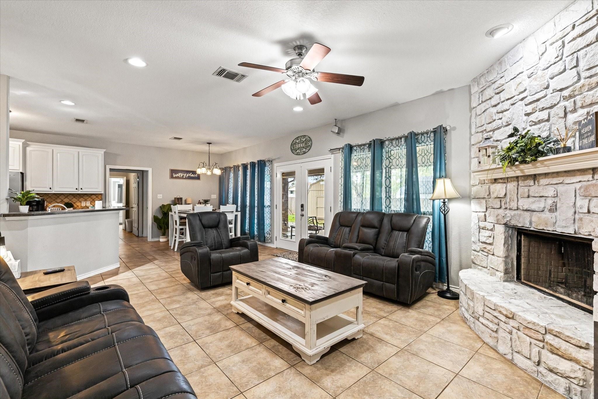 1609 Cheyenne Trail Granbury TX 76048