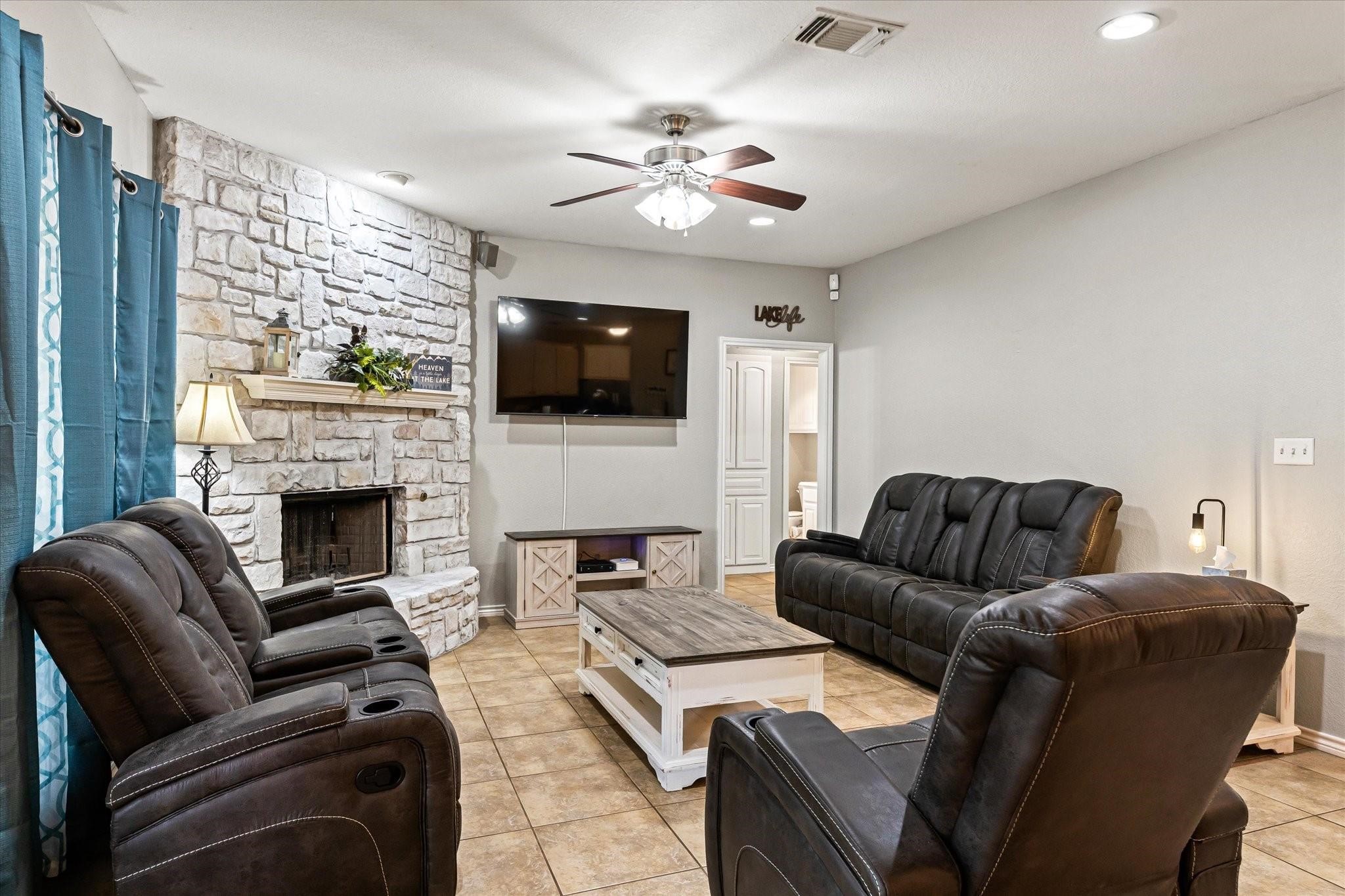 1609 Cheyenne Trail Granbury TX 76048