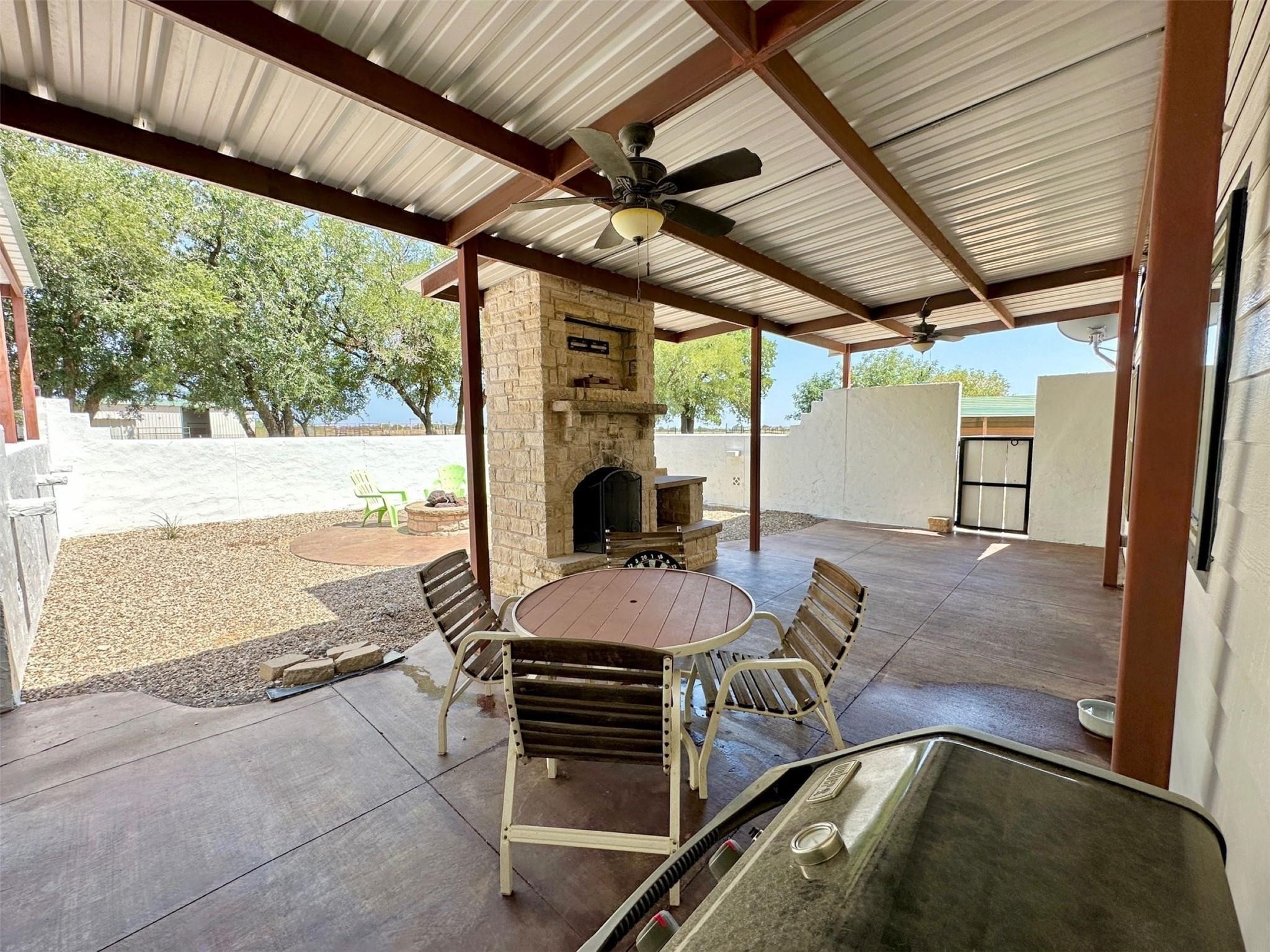2901 Wind Mill Court Tolar TX 76476