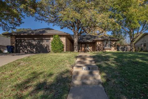 716 Patty B Lane Burleson TX 76028
