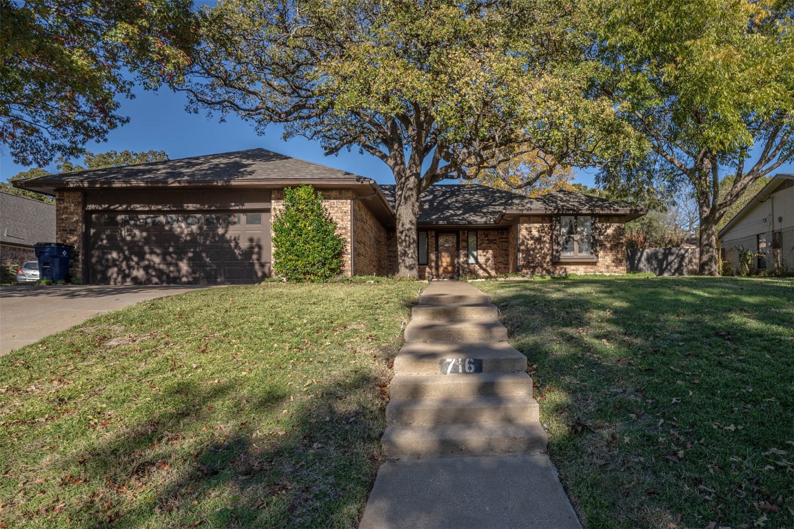 716 Patty B Lane Burleson TX 76028