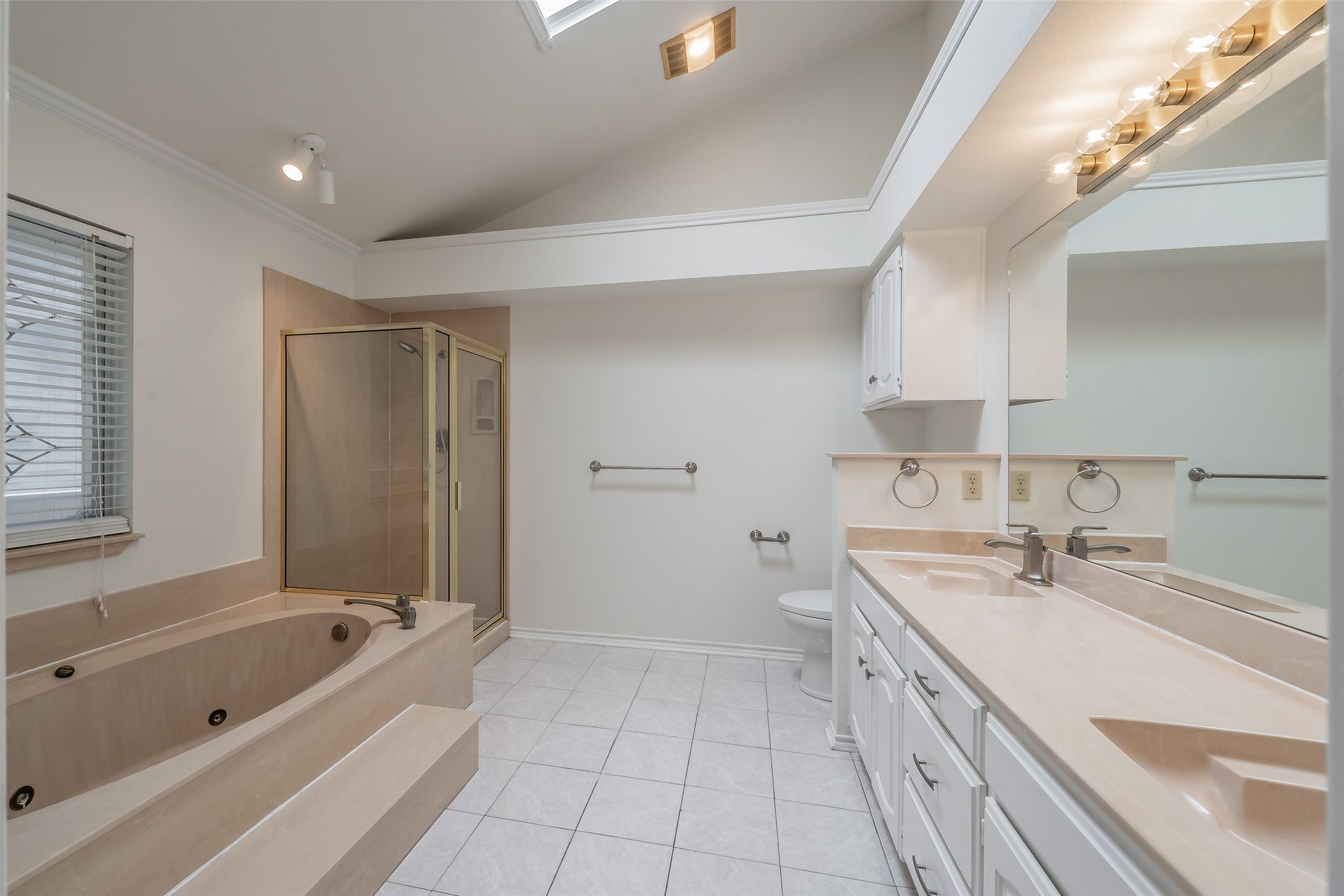 702 Jonathan Drive Euless TX 76040