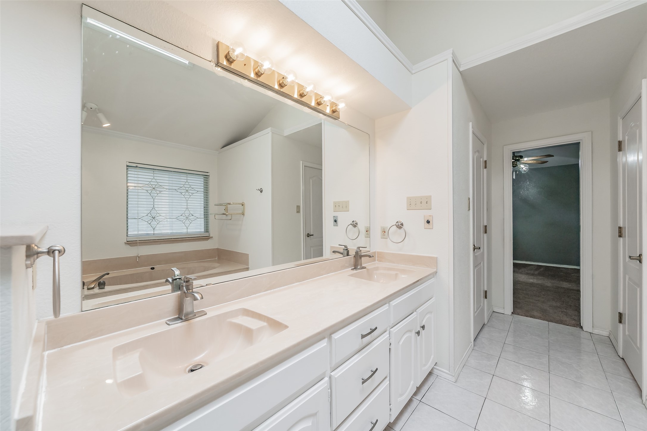 702 Jonathan Drive Euless TX 76040
