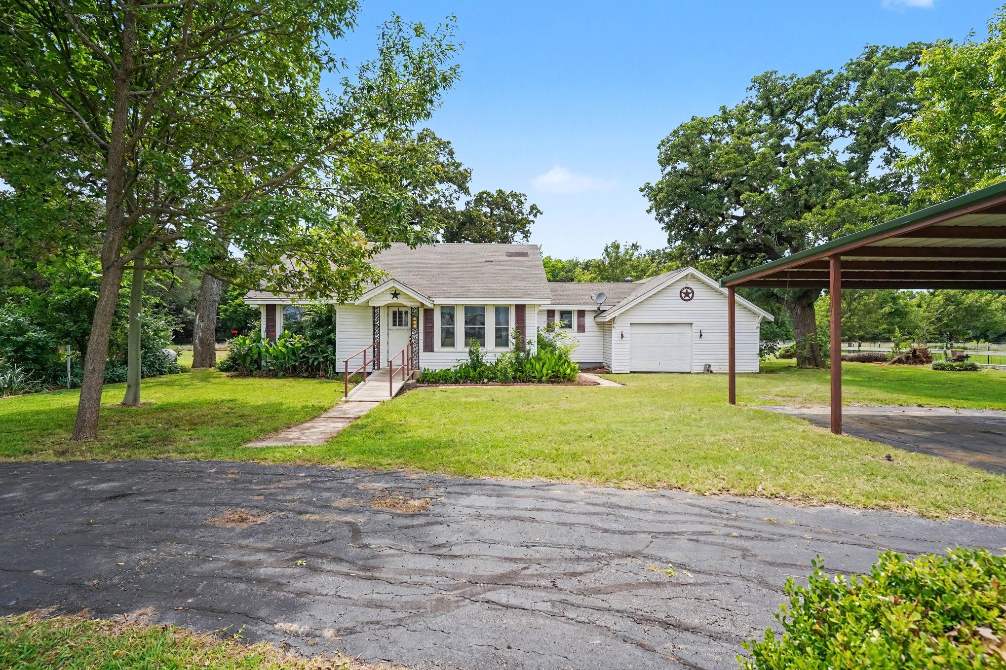 11015 State Highway 171 Covington TX 76636