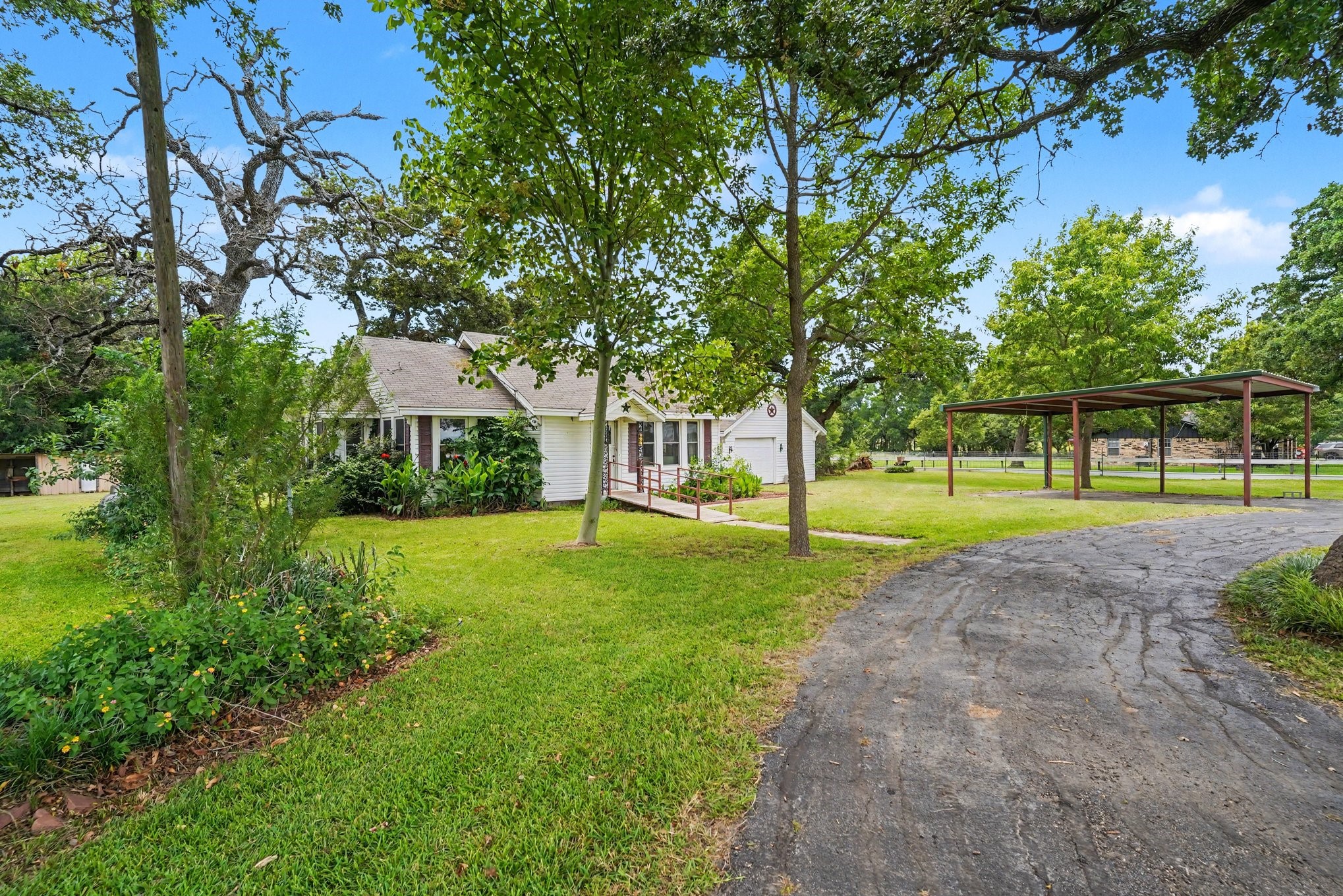 11015 State Highway 171 Covington TX 76636