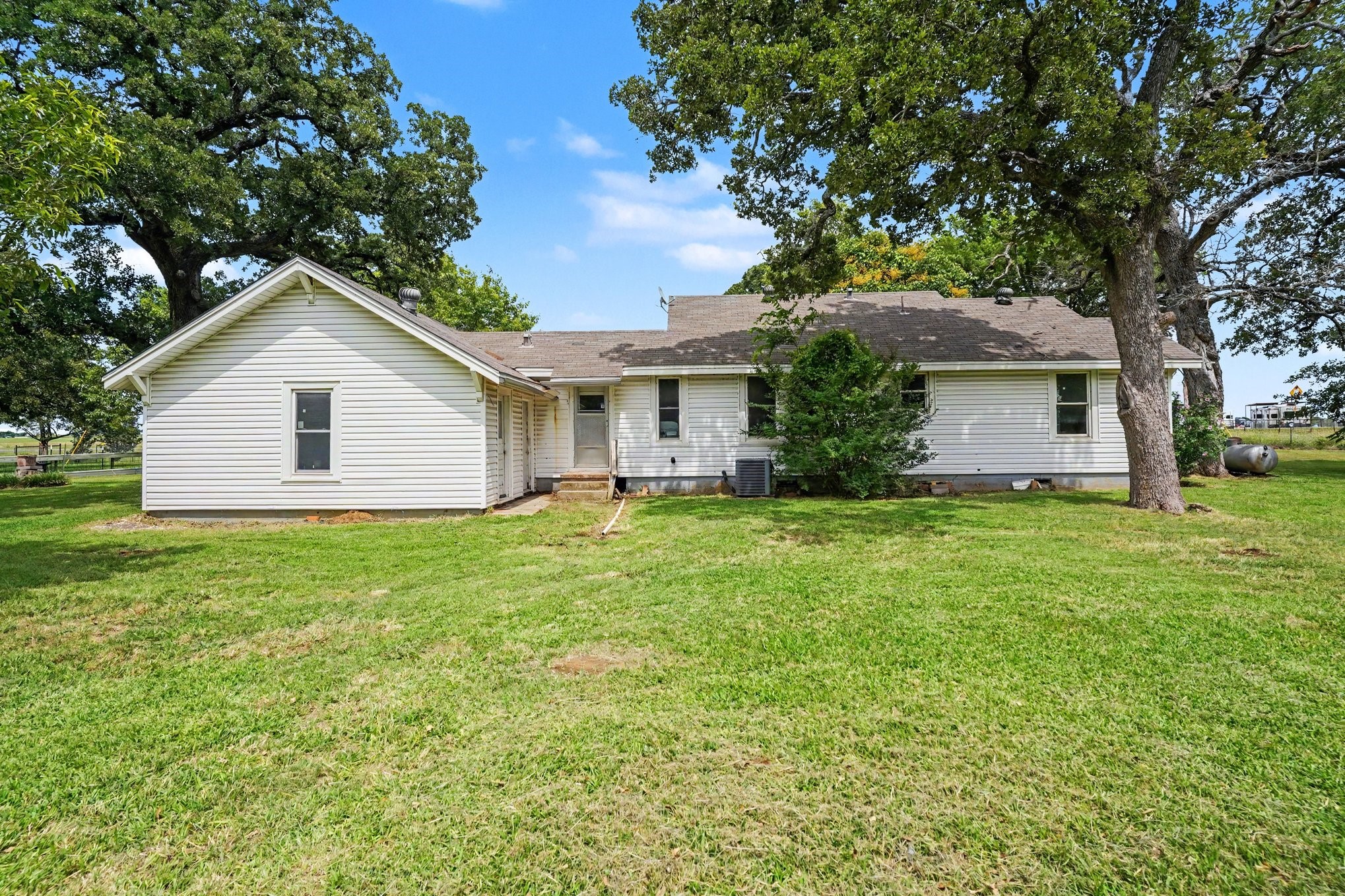 11015 State Highway 171 Covington TX 76636