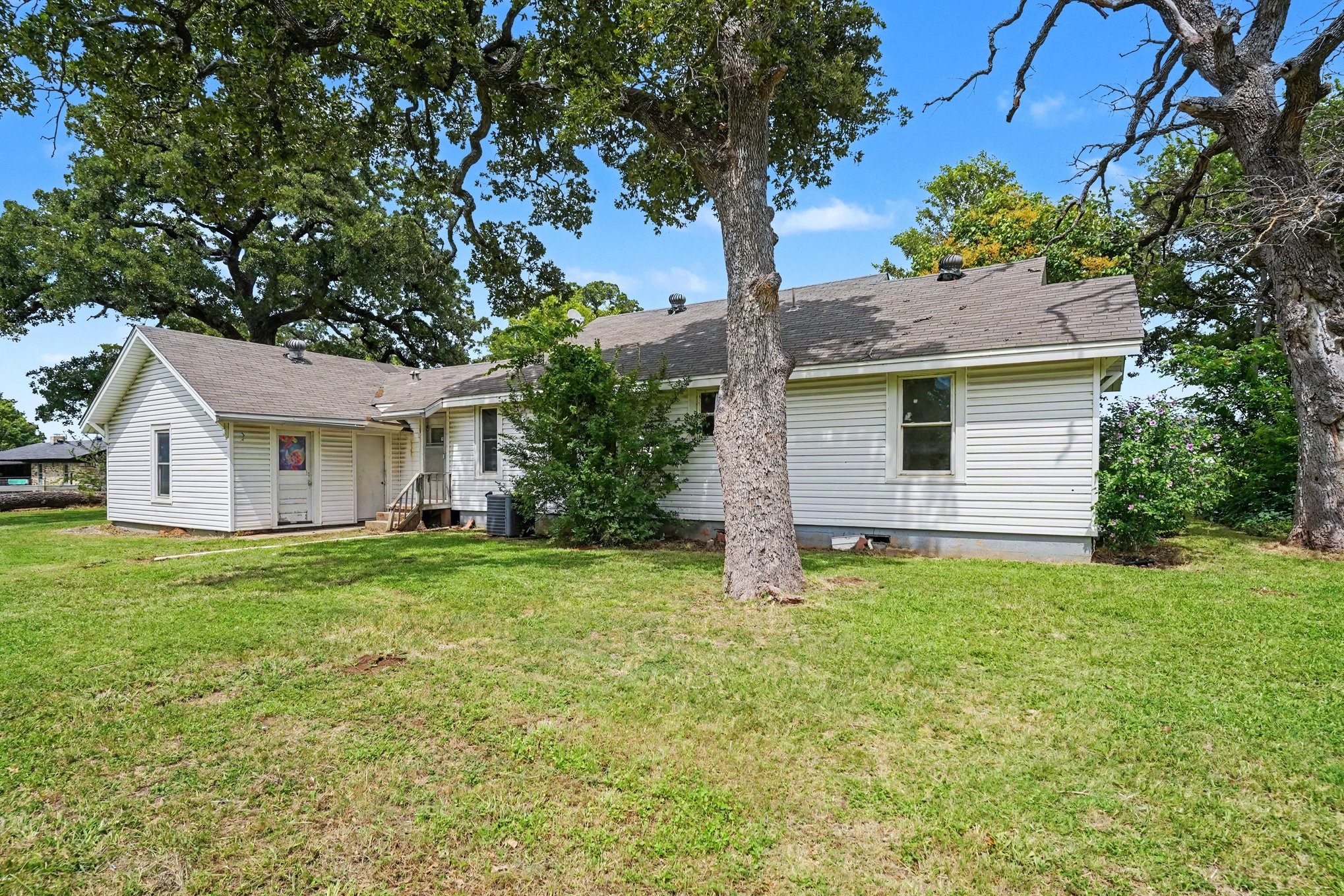 11015 State Highway 171 Covington TX 76636