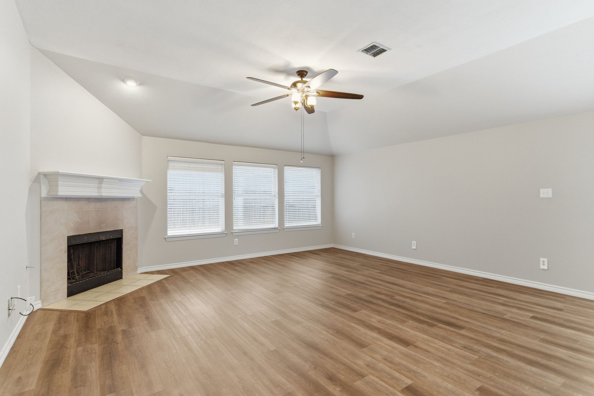 1633 Yellowstone Avenue Lewisville TX 75077