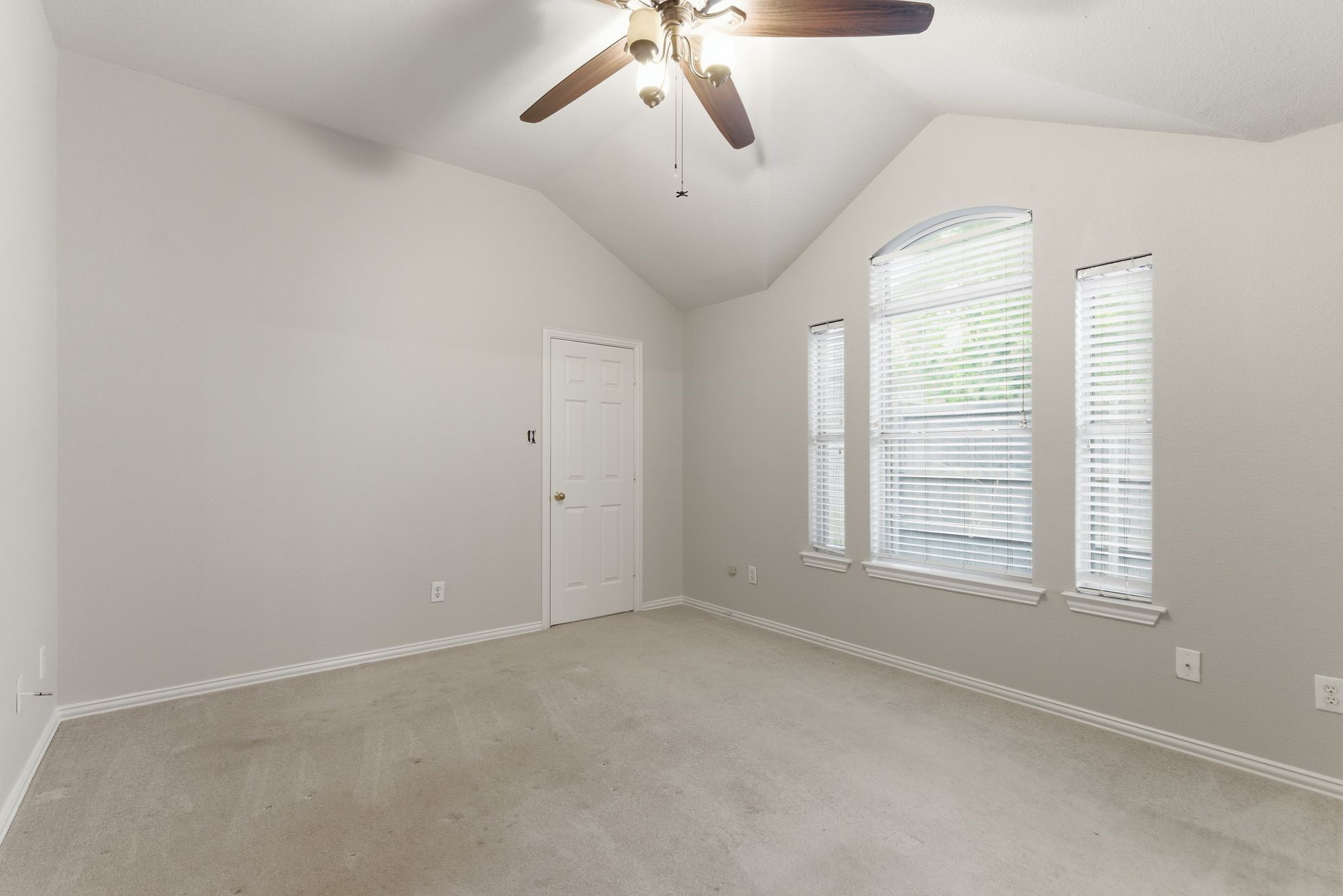 1633 Yellowstone Avenue Lewisville TX 75077