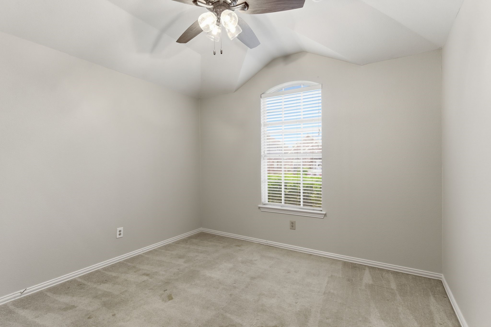 1633 Yellowstone Avenue Lewisville TX 75077