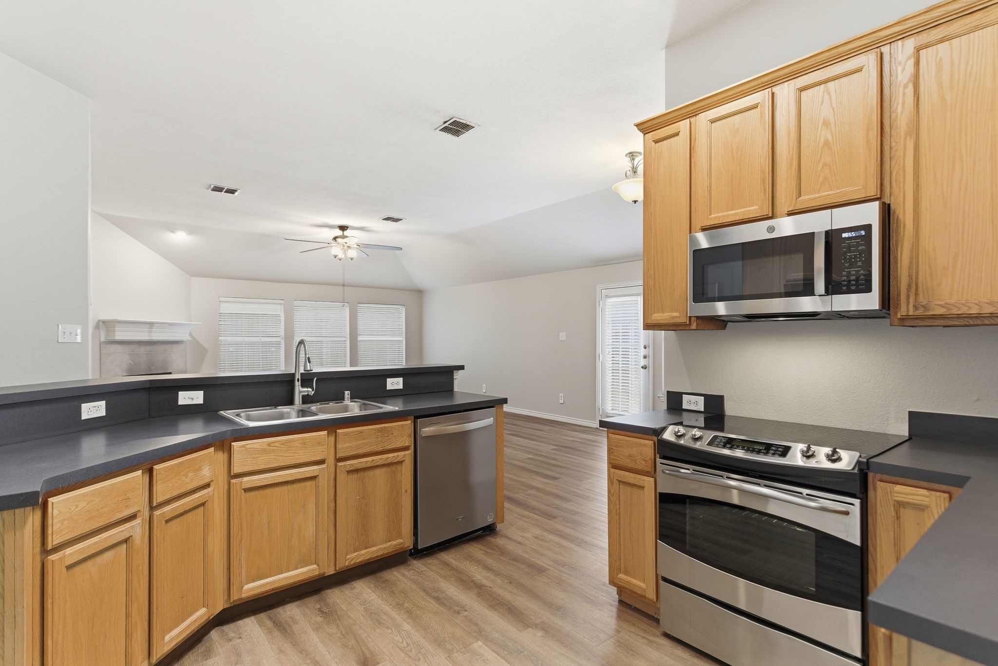 1633 Yellowstone Avenue Lewisville TX 75077