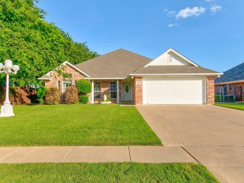 1727 Blackfoot Drive Cleburne TX 76033