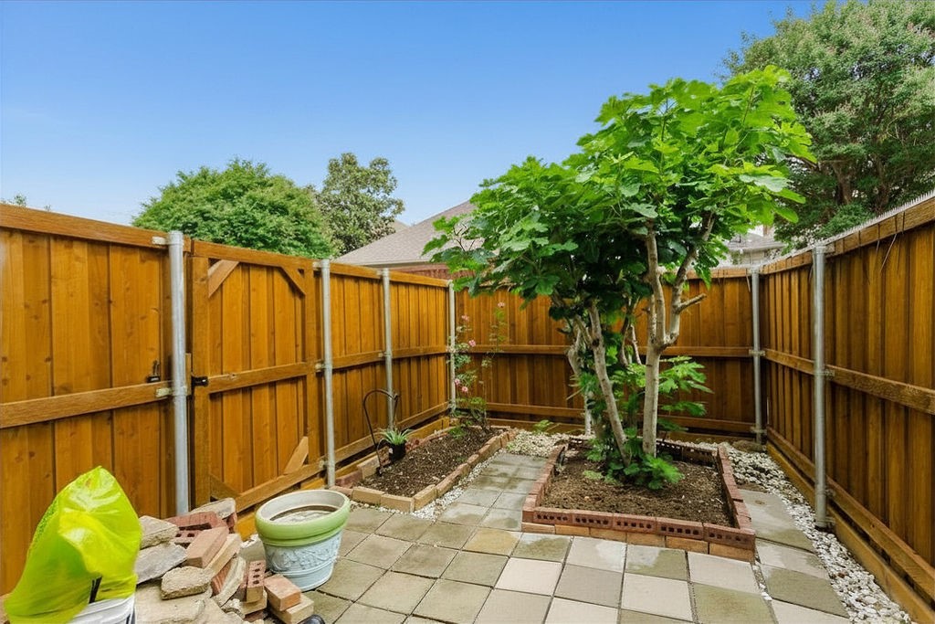6015 Thursby Avenue Dallas TX 75252