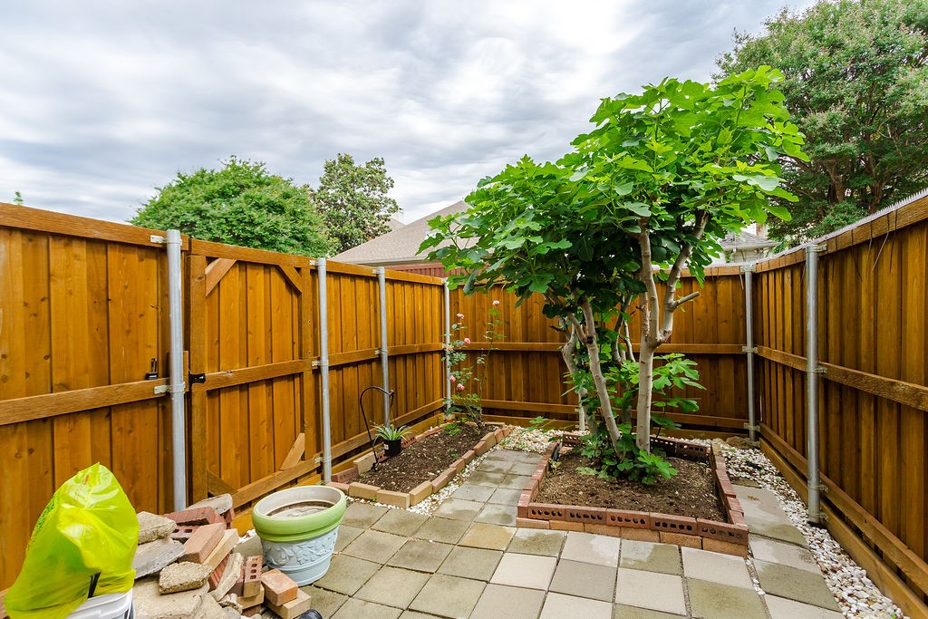6015 Thursby Avenue Dallas TX 75252