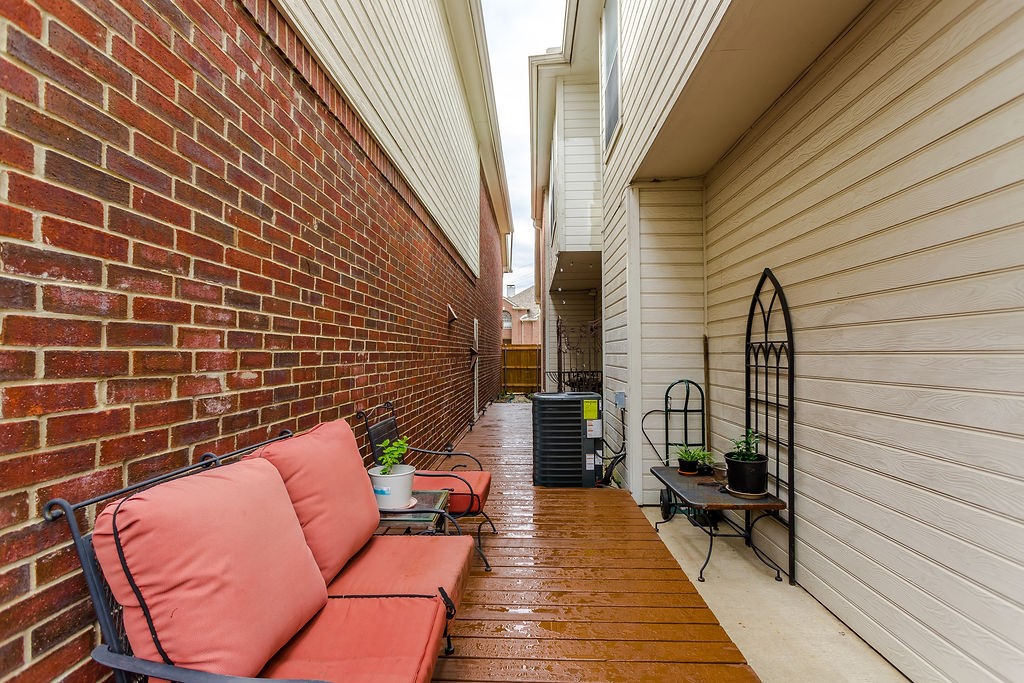 6015 Thursby Avenue Dallas TX 75252