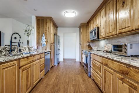 1406 Jackson Street Bowie TX 76230