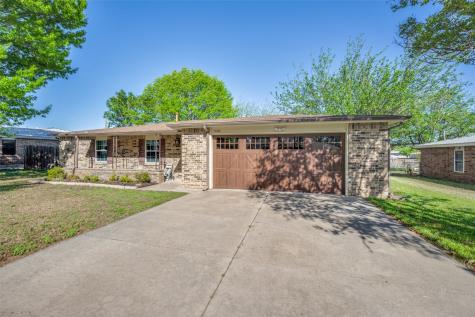 1406 Jackson Street Bowie TX 76230
