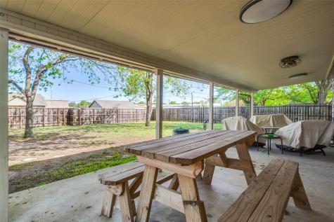 1406 Jackson Street Bowie TX 76230