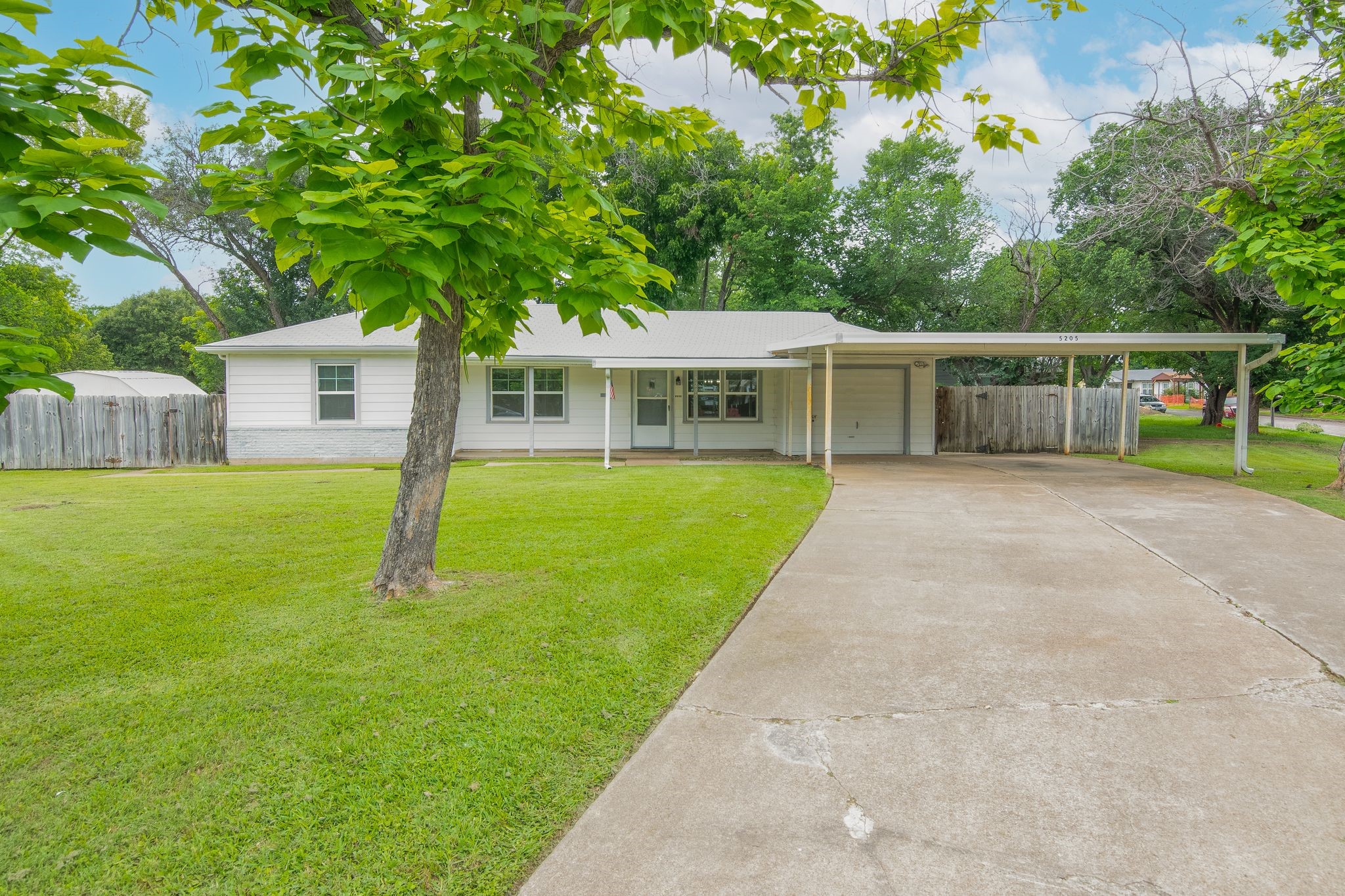 5205 Roxie Street Haltom City TX 76117