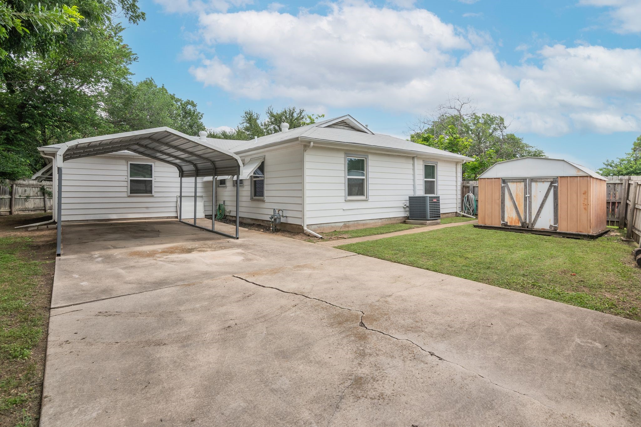5205 Roxie Street Haltom City TX 76117
