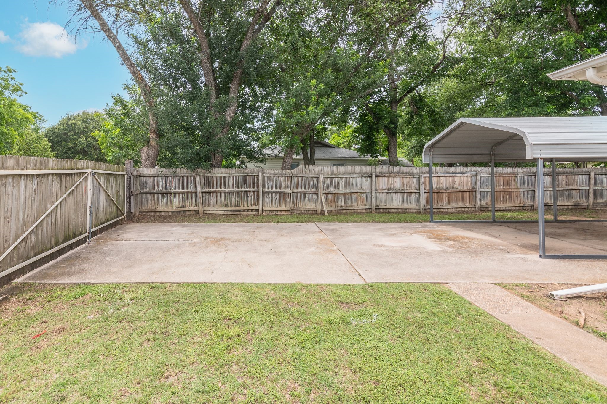 5205 Roxie Street Haltom City TX 76117