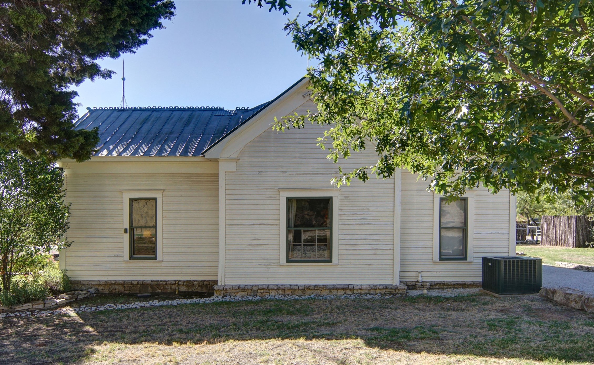 400 S Weldons Way Graford TX 76449