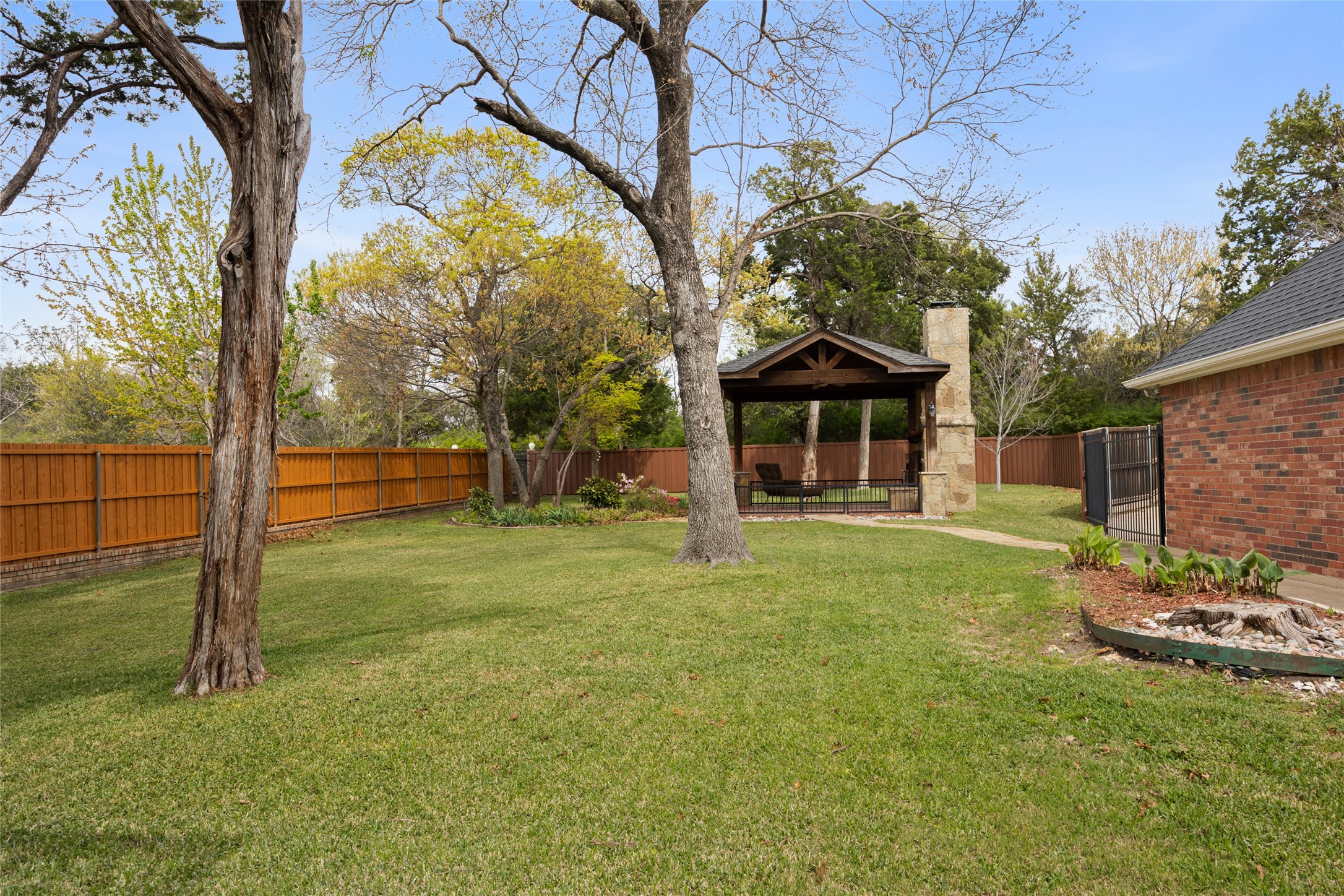 8 Equestrian Trail Duncanville TX 75116