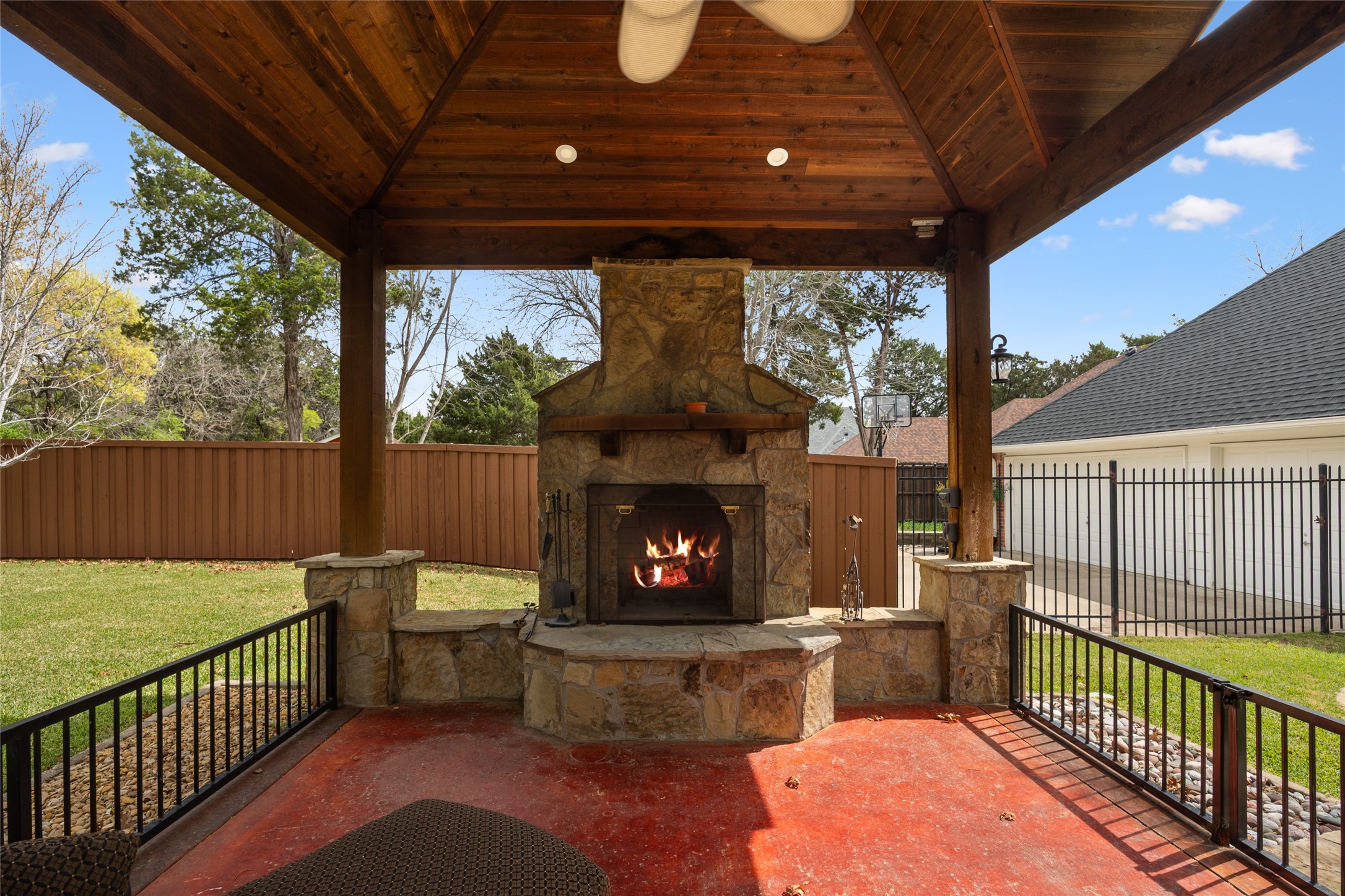 8 Equestrian Trail Duncanville TX 75116