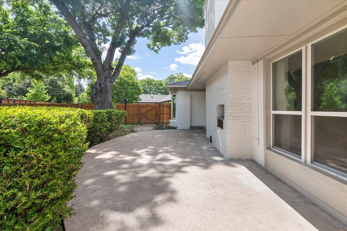 706 W Five Mile Parkway Dallas TX 75224