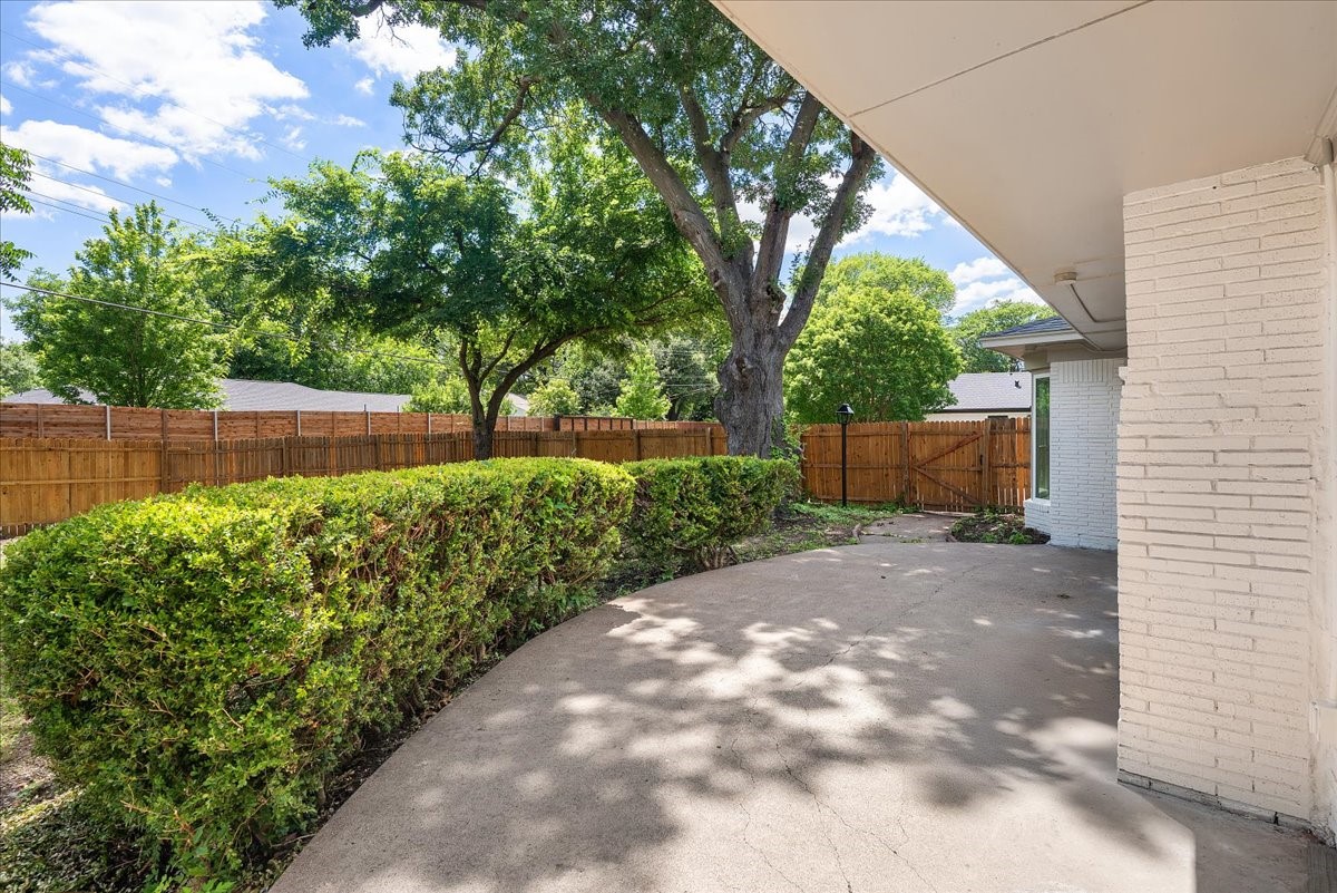 706 W Five Mile Parkway Dallas TX 75224