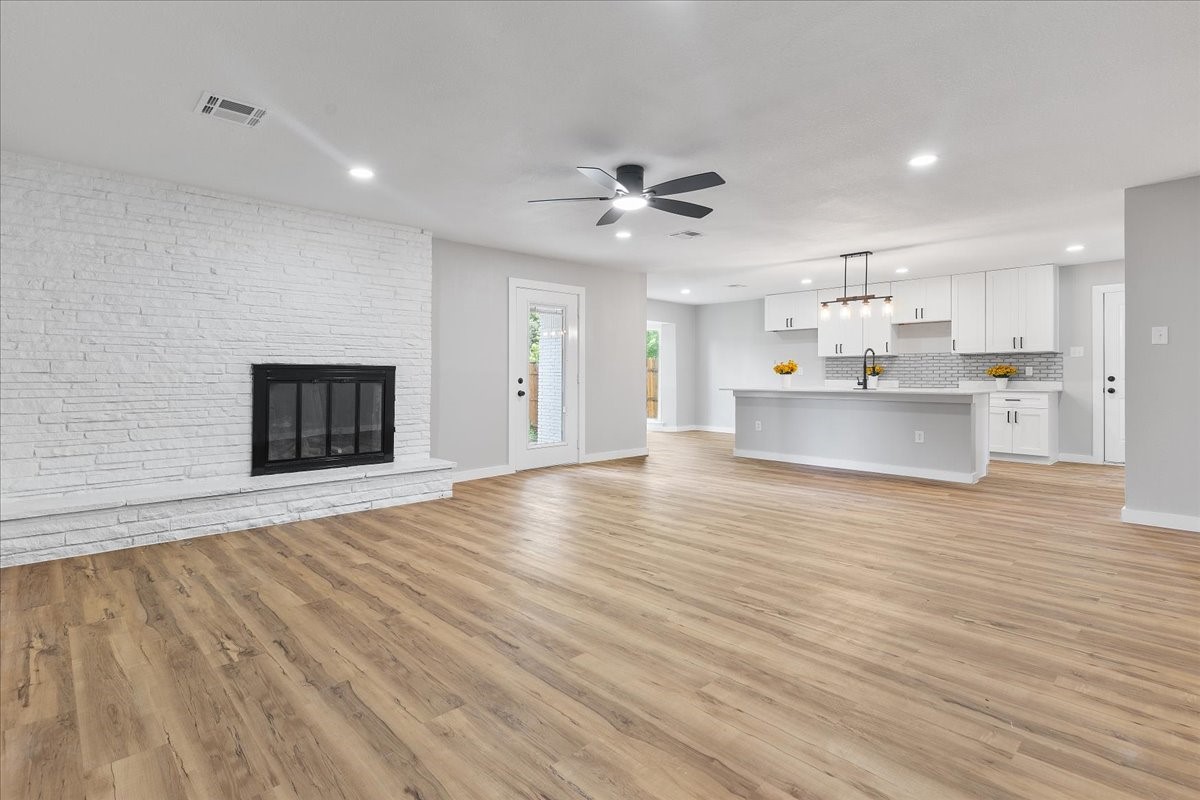 706 W Five Mile Parkway Dallas TX 75224