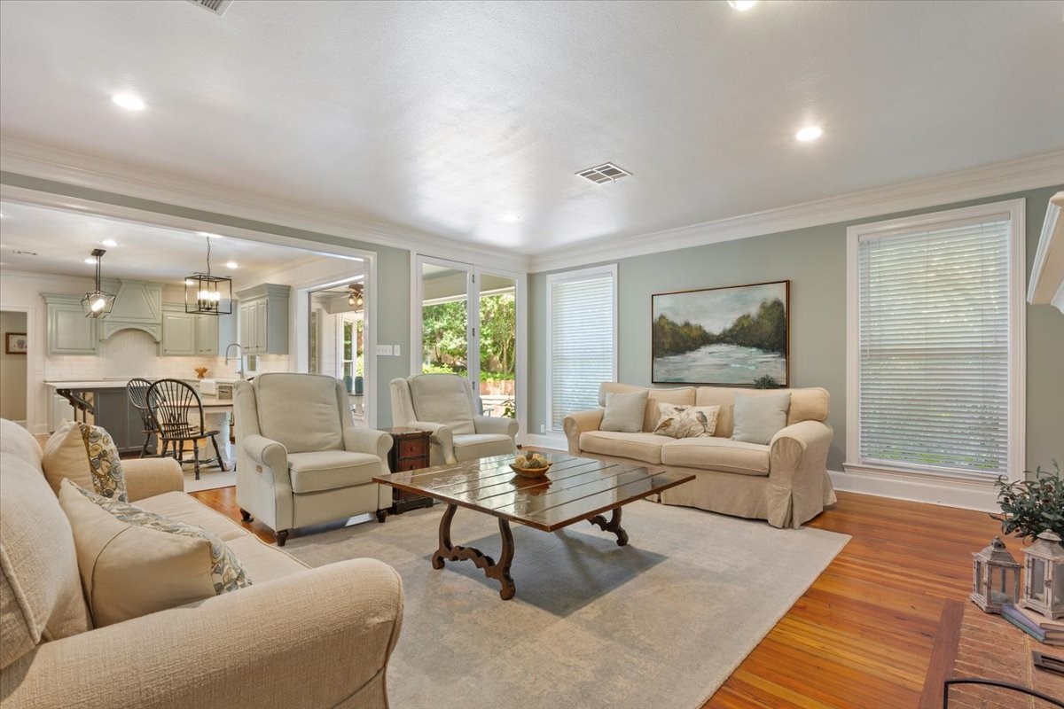 12002 Woodbriar Circle Woodway TX 76712