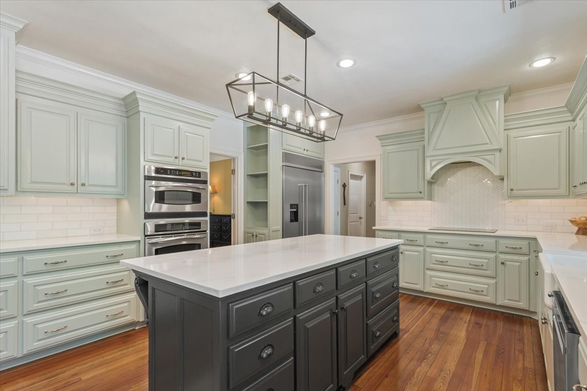 12002 Woodbriar Circle Woodway TX 76712