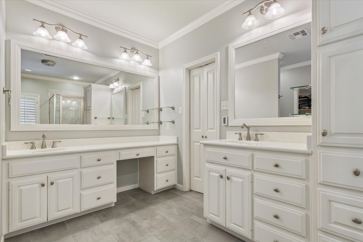 12002 Woodbriar Circle Woodway TX 76712