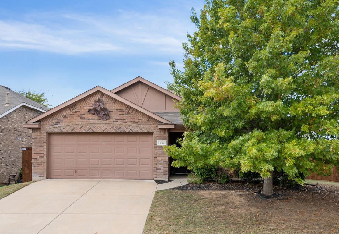 825 Loftin Street Crowley TX 76036