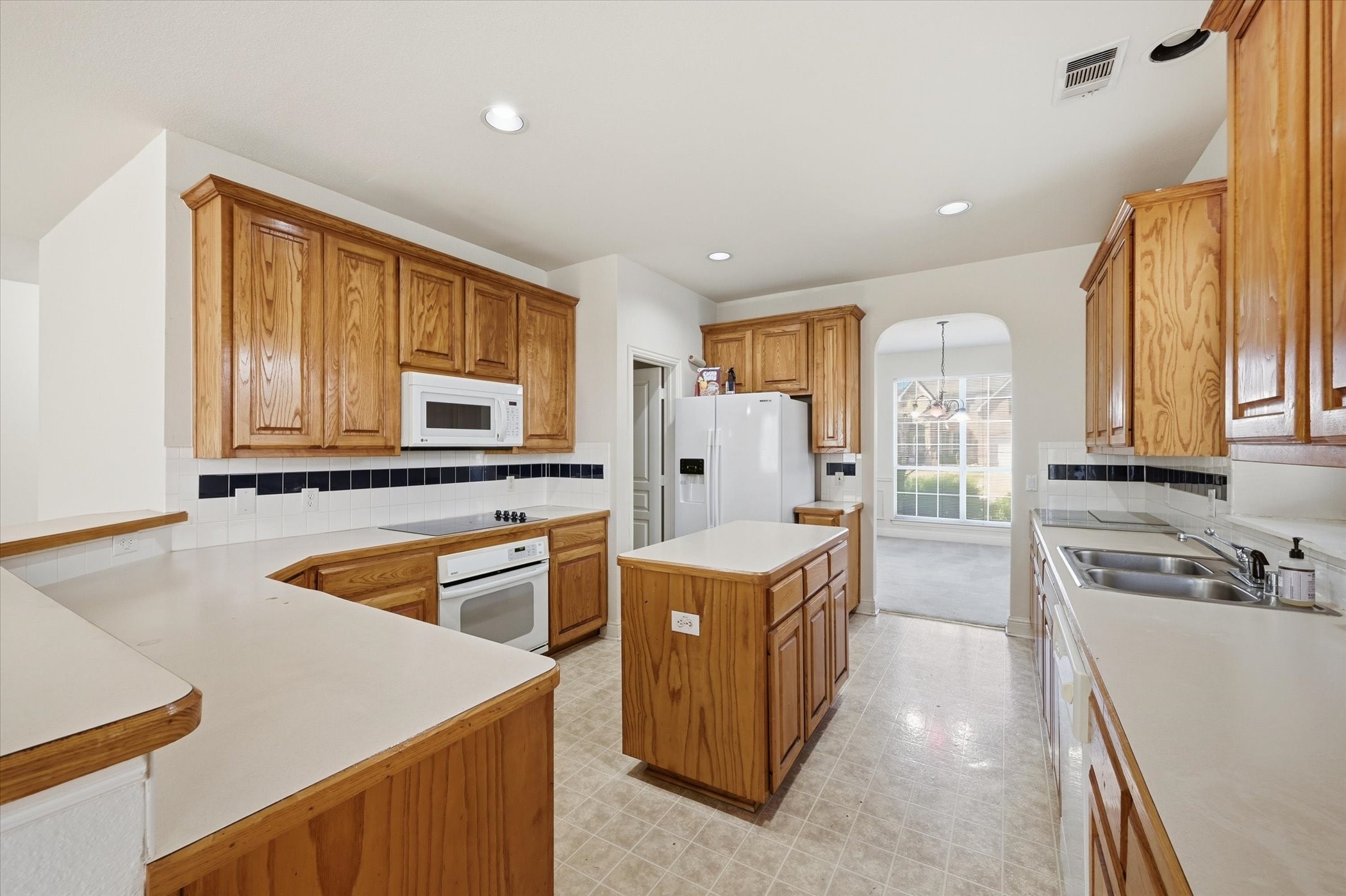 2831 Atrium Drive Grand Prairie TX 75052