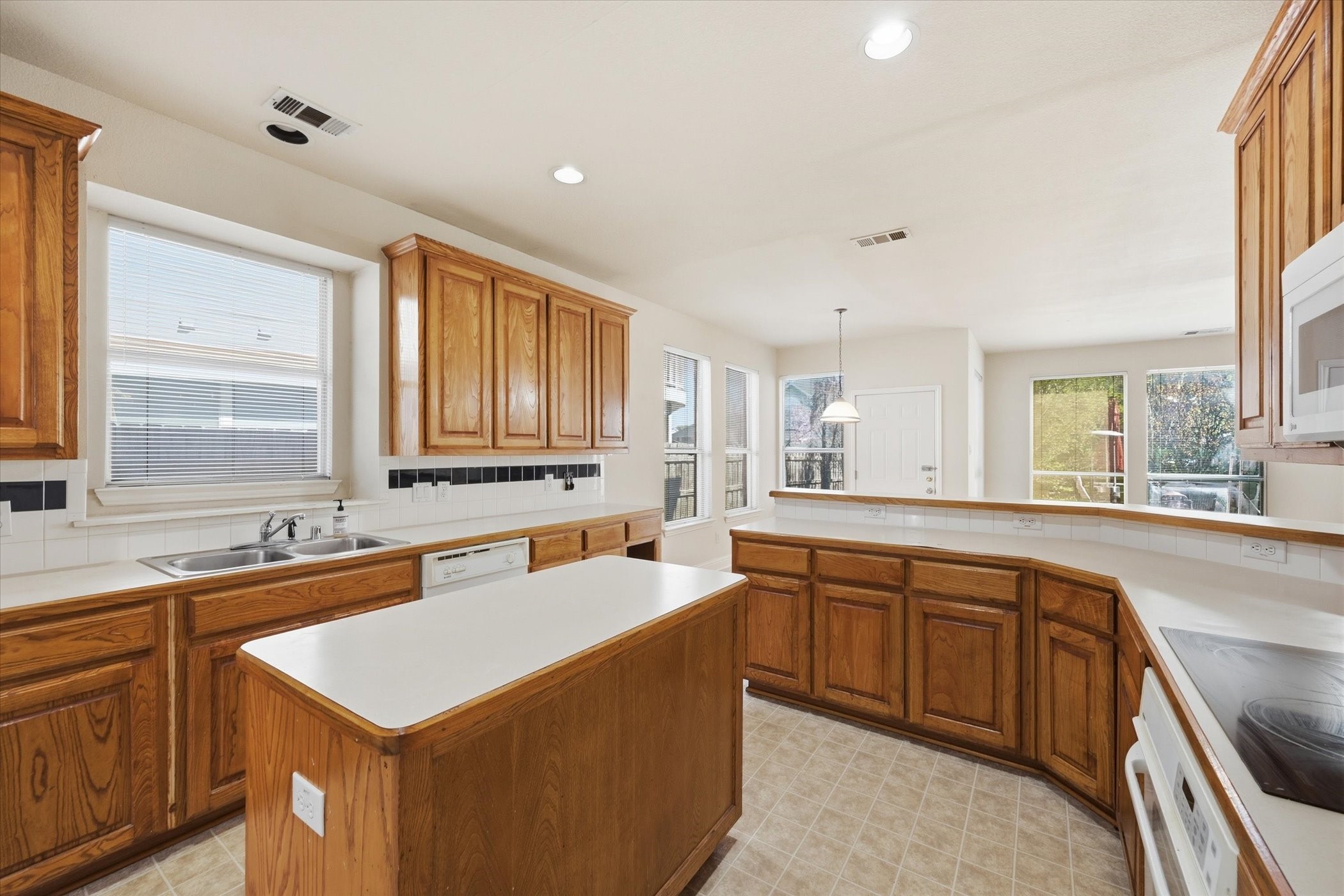 2831 Atrium Drive Grand Prairie TX 75052